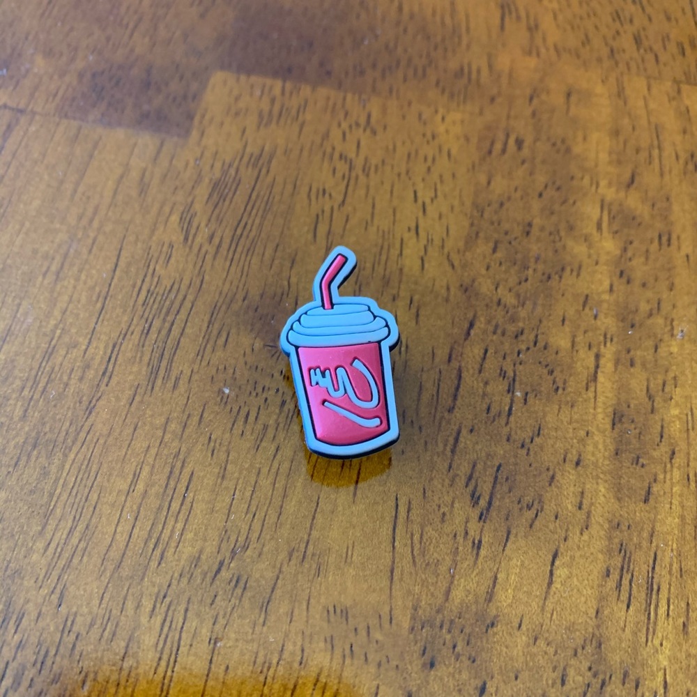 “Jibbitz” Crocs Shoe Charm: Cup with Straw